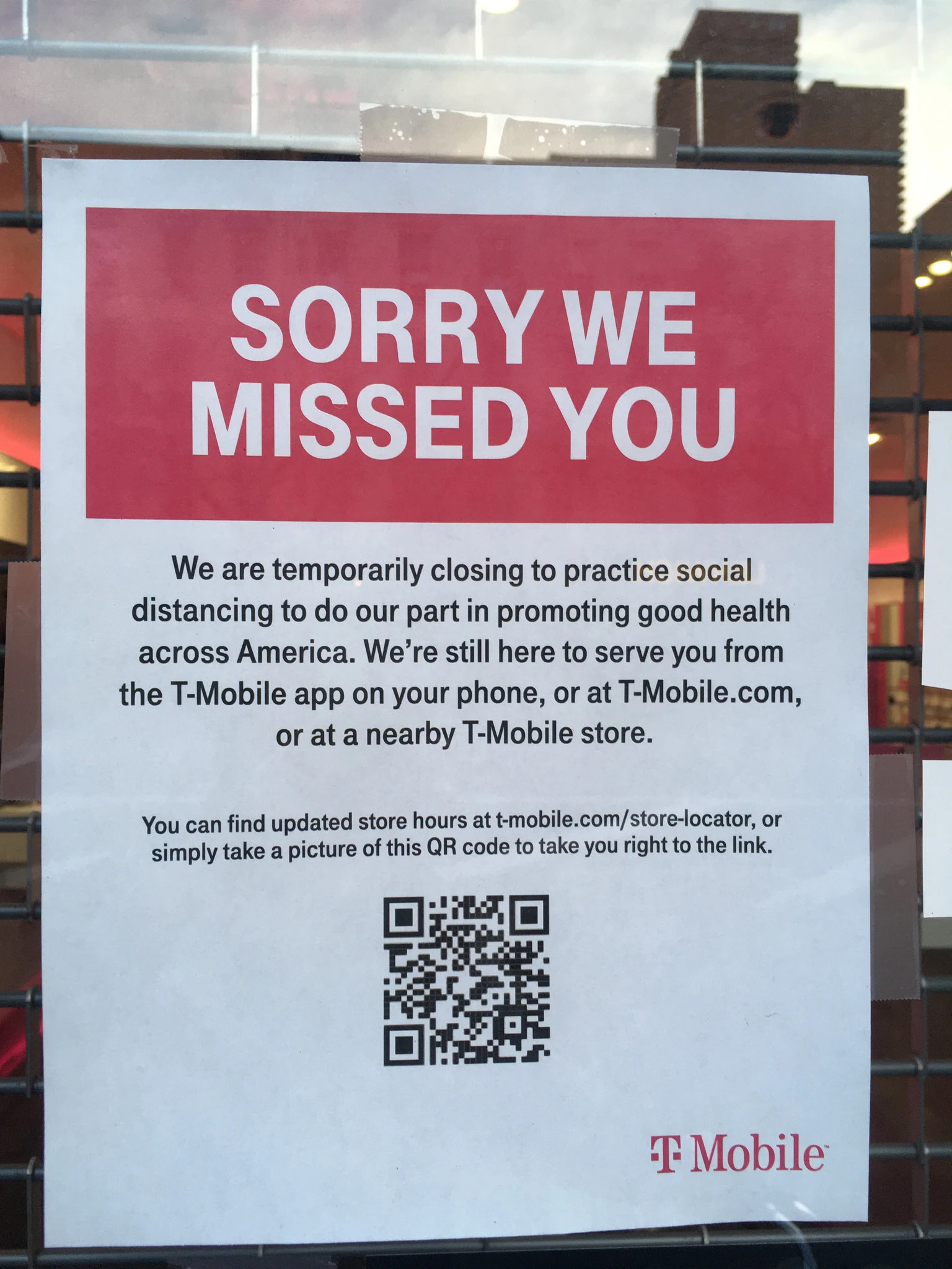 Κοροναϊός : Τα κλειστά καταστήματα της ΝΥ καλούν τους πελάτες να μείνουν μέσα
