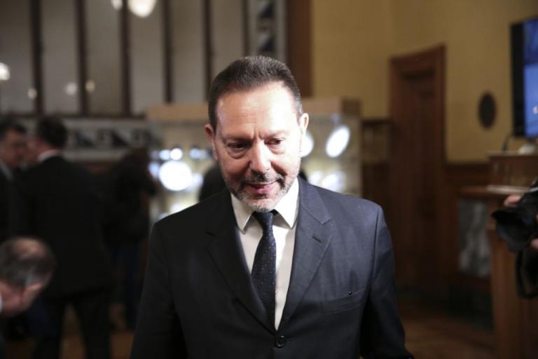 Τι διαβάζει ο Στουρνάρας στην καραντίνα