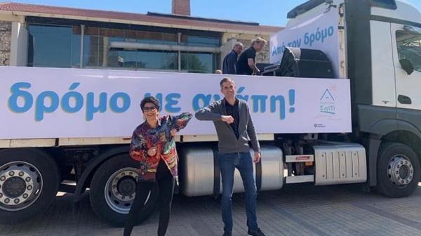 Άλκηστις Πρωτοψάλτη: Γυρίζει την Αθήνα και τραγουδάει πάνω σε φορτηγό