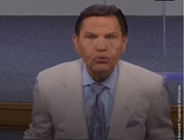 Τηλευαγγελιστής κηρύττει ότι ο κοροναϊός μπορεί να καταστραφεί από… τον θείο άνεμο