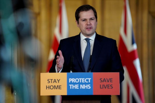 Κοροναϊός: Σάλος με υφυπουργό του Τζόνσον που «σπάει» την καραντίνα