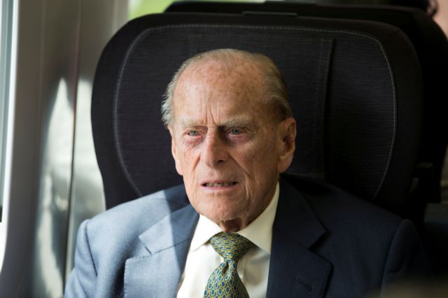 Σπάνια δήλωση του 98χρονου πρίγκιπα Φιλίππου για τους «μαχητές» του κοροναϊού