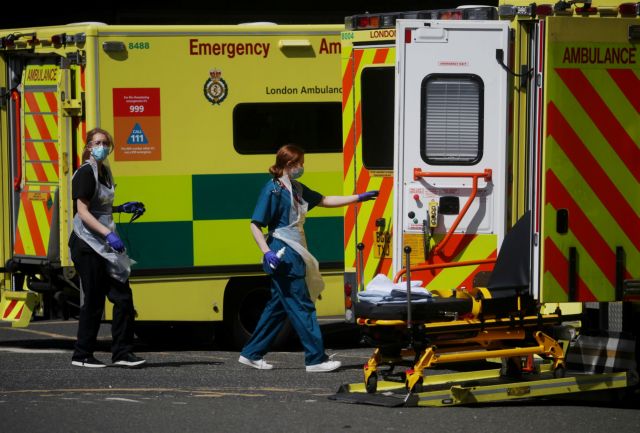 Κοροναϊός: 429 ακόμη θάνατοι σε νοσοκομεία της Βρετανίας