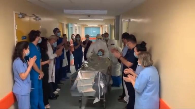 Η ζωή κερδίζει τον κοροναϊό: Η στιγμή που ασθενής εξέρχεται από τη ΜΕΘ