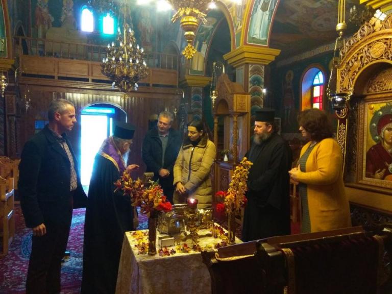 Περιοδεία του Μητροπολίτη Αιτωλίας και Ακαρνανίας με λείψανα αγίων για τον κοροναϊό