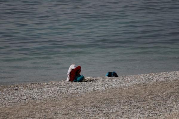 Κοροναϊός: Πώς θα κάνουμε μπάνιο στη θάλασσα – Τι λένε οι ειδικοί