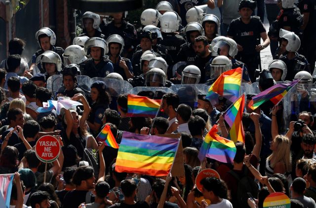 «Η ομοφυλοφιλία φέρνει τις ασθένειες»: Σύγκρουση Ερντογάν - δικηγόρων για δηλώσεις ιμάμη