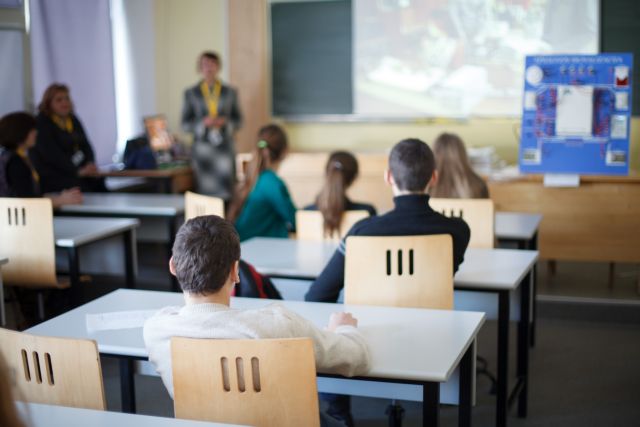 Κοροναϊός - σχολεία :  Εκ περιτροπής μαθήματα και αποστάσεις στις τάξεις - Τι θα γίνεται αν υπάρχουν κρούσματα