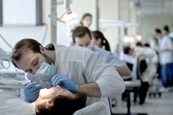 Κοροναϊός: Ανοίγουν τα οδοντιατρεία – Οι οδηγίες για ασθενείς και γιατρούς