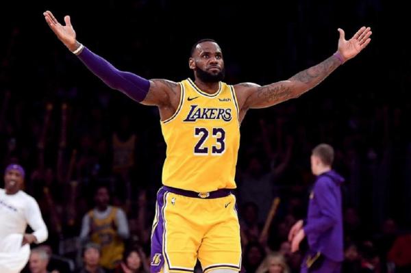 Λεμπρόν: «Εμείς θέλουμε να παίξουμε και να τελειώσει η σεζόν»