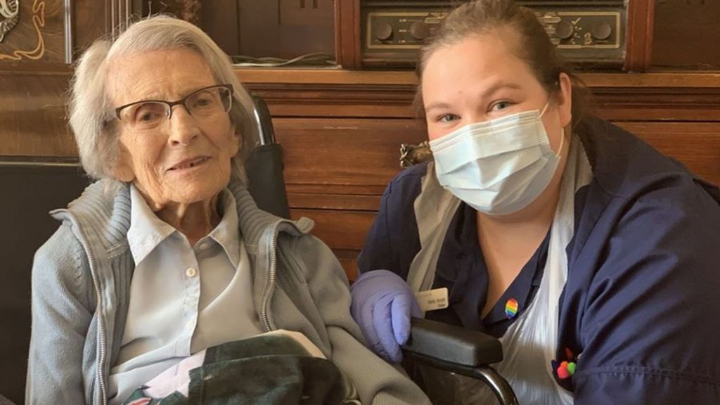 Κοροναϊός : Γυναίκα 106 ετών κέρδισε τη «μάχη» με τον φονικό ιό