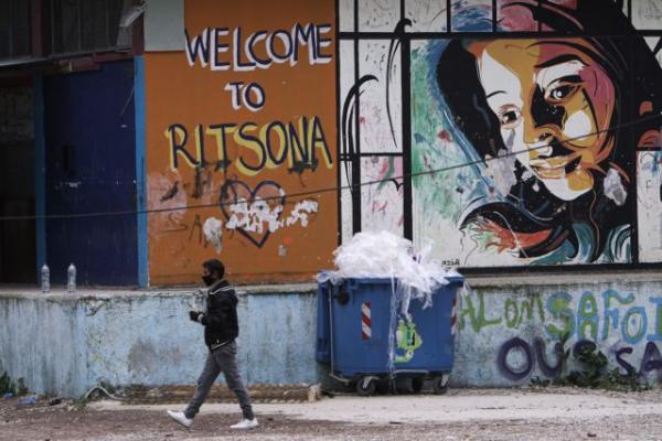 Μαρτυρία πρόσφυγα μέσα από τη Ριτσώνα: Κάποιοι πληρώνουν μόνοι τους τα φάρμακα