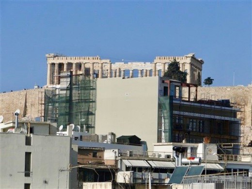 ΚΑΣ: «Κατεβαίνουν» δύο όροφοι από το ξενοδοχείο που έκρυβε την Ακρόπολη