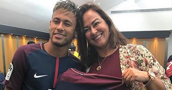 Ο σύντροφος της μητέρας του Νεϊμάρ είναι 22 χρονών