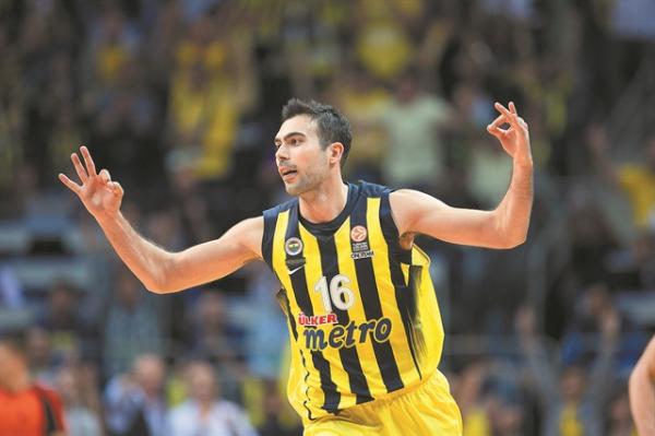 Απίστευτη εξομολόγηση από τον Κώστα Σλούκα: «Στην καραντίνα με τάιζαν με κουβαδάκι»