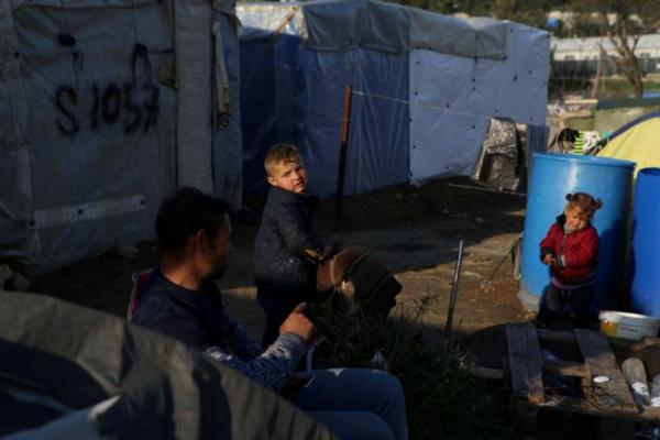 Κοροναϊός : Φόβοι για εξάπλωση στα καμπς – Το μπαλάκι στους νησιώτες πετάει η κυβέρνηση