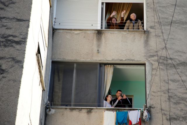 Κοροναϊός : Χορεύοντας στις ταράτσες εν μέσω καραντίνας στην Αλβανία