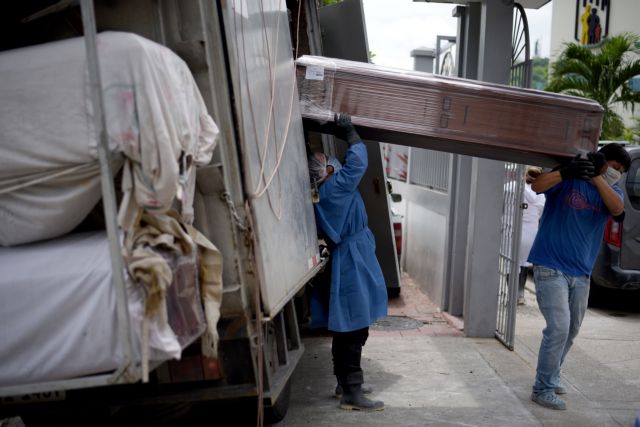 Κοροναϊός : Φρίκη στο Εκουαδόρ με σορούς παρατημένους στο δρόμο