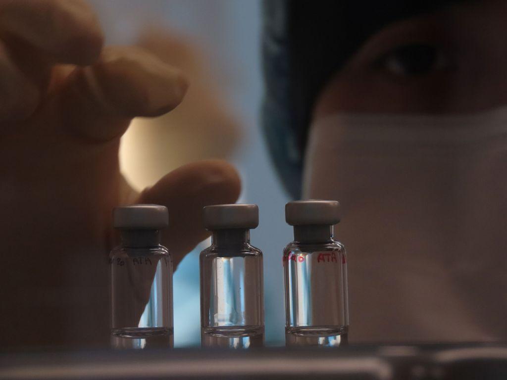 Κοροναϊός : Μέχρι τα μέσα Αυγούστου θα ολοκληρωθούν οι δοκιμές εμβολίου στη Βρετανία