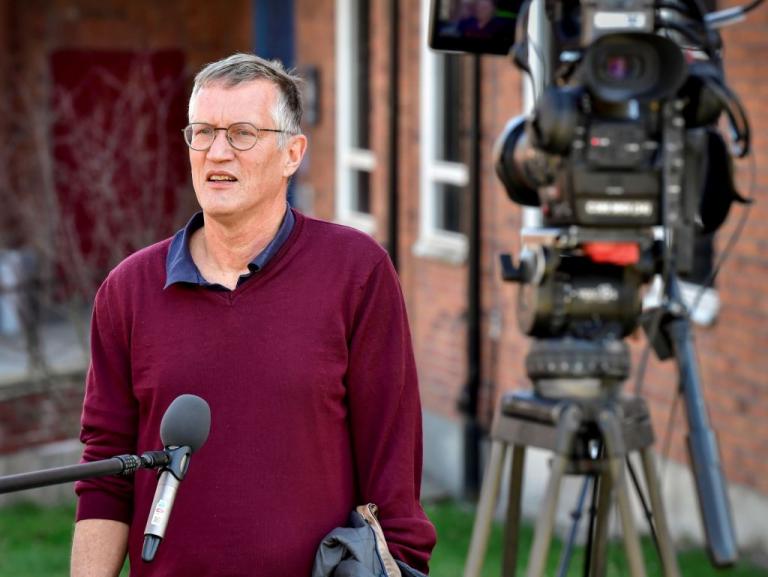 Σουηδία : «Αμετανόητος» παραμένει ο επικεφαλής της ανορθόδοξης στρατηγικής απέναντι στον κοροναϊό