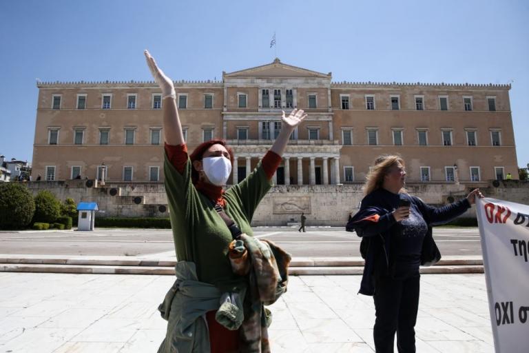 Ο κοροναϊός πλήττει τη Δημοκρατία και τις ατομικές ελευθερίες – Νέες μορφές αντίδρασης υπάρχουν;