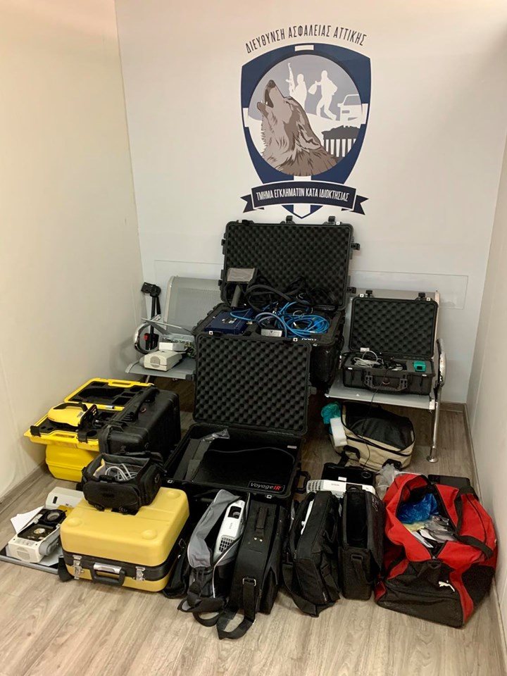 Χειροπέδες σε κακοποιούς που είχαν «γδύσει» ΕΜΠ και ΕΚΠΑ