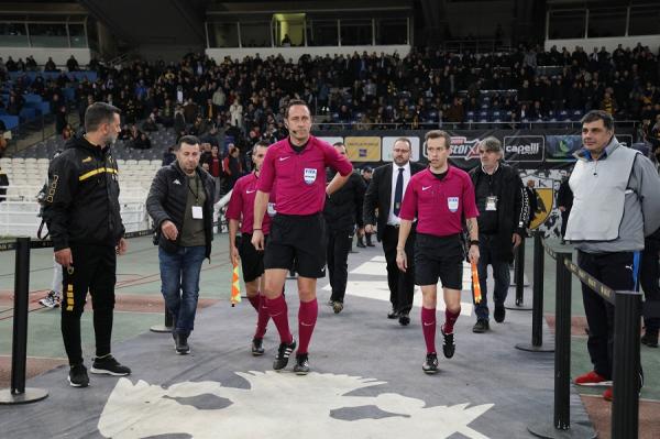 Referee AEK-ARIS : Someone grabbed  assistants genitals – I have never seen anything like this