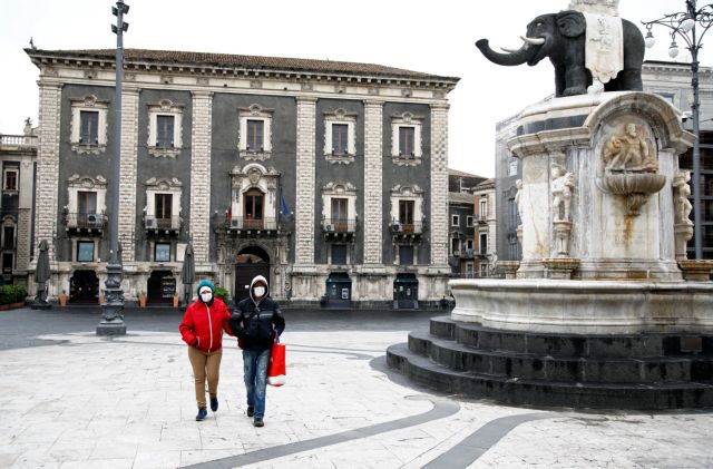 Πώς ο κοροναϊός πλήττει και την ενημέρωση διεθνώς