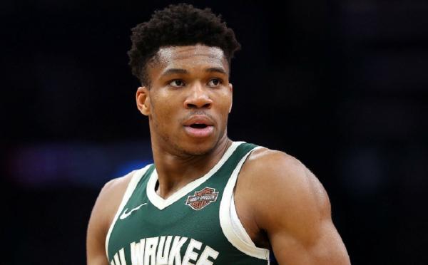 Αντετοκούνμπο: «Σημαντικό να δίνεις βοήθεια σε όποιον το έχει ανάγκη»