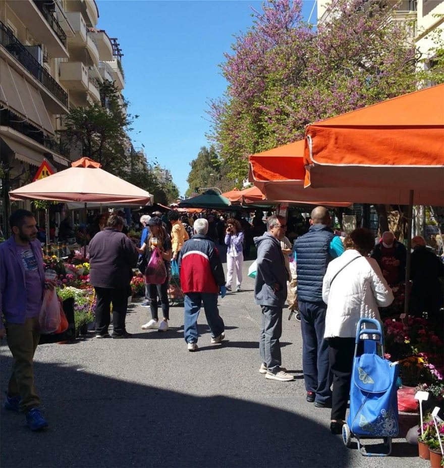 Το αδιαχώρητο επικράτησε στις λαϊκές – Χωρίς μάσκες και γάντια στη Βαρβάκειο