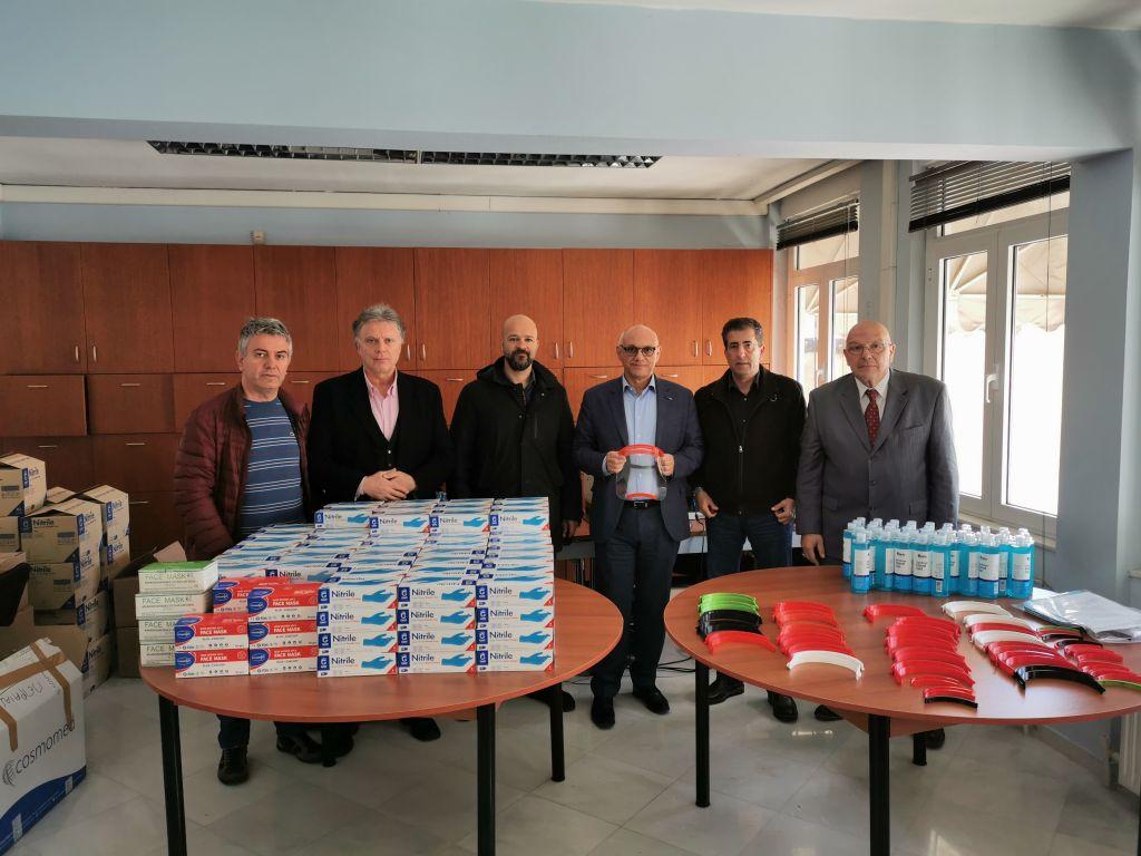 Πειραιάς : Ο Δήμος παρέδωσε 3D μάσκες στον Ιατρικό Σύλλογο