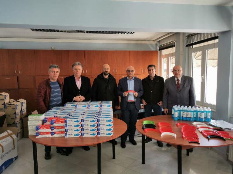 Πειραιάς : Ο Δήμος παρέδωσε 3D μάσκες στον Ιατρικό Σύλλογο