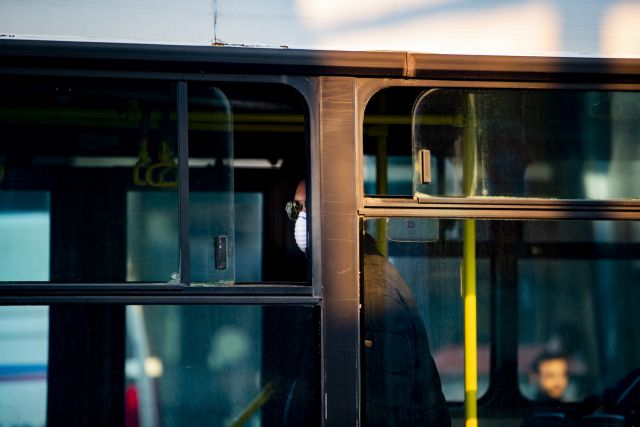 Κοροναϊός : Υποχρεωτική η χρήση μάσκας σε μετρό και λεωφορεία | in.gr