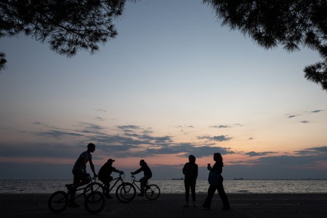 Κοροναϊός : Οι περιοχές που αίρεται η απαγόρευση κυκλοφορίας – Πού συνεχίζεται