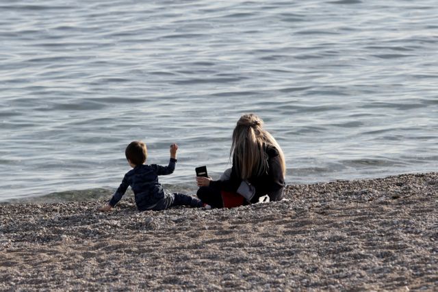 Κοροναϊός : Αλλιώτικο το φετινό καλοκαίρι – Με «απόσταση» τα μπάνια στη θάλασσα