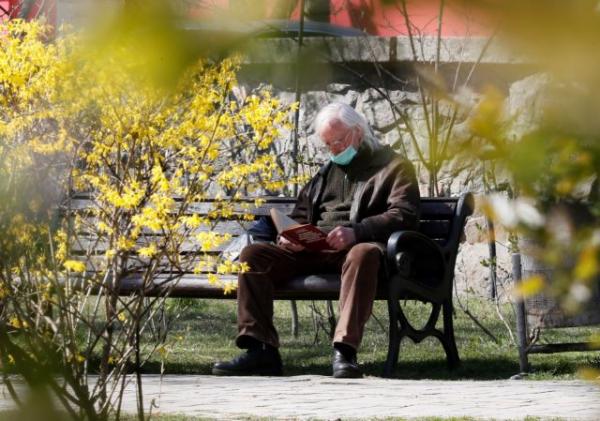 Κοροναϊός : Πότε θα δούμε καθοδική πορεία στην καμπύλη – Οι προβλέψεις για την πανδημία