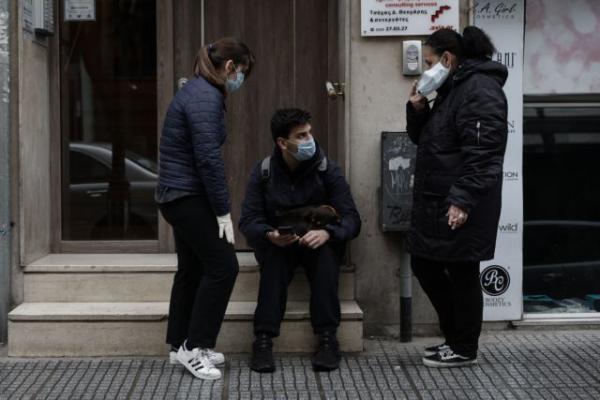 Δημοσκόπηση: Το 50% πιστεύει ότι θα κολλήσει κοροναϊό – Πώς κρίνουν τα μέτρα της κυβέρνησης