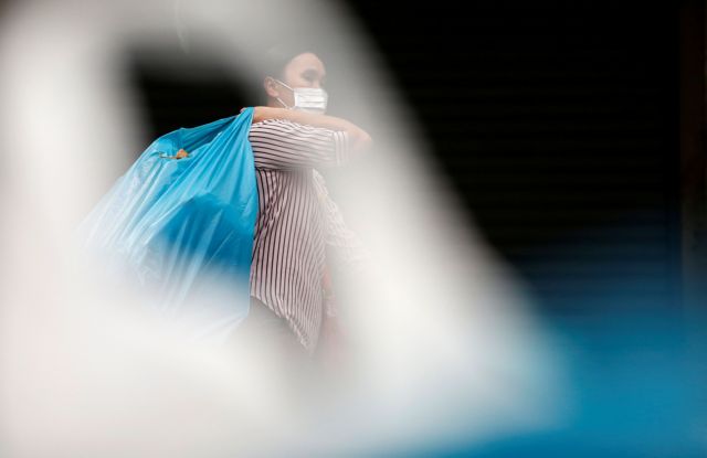 Ποιες χώρες σχεδιάζουν χαλάρωση των περιοριστικών μέτρων – Οι προειδοποιήσεις των ειδικών