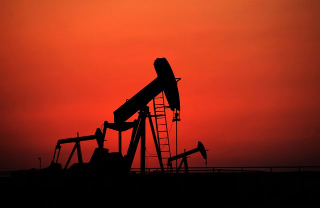 Πετρέλαιο: Ιστορική κατάρρευση της τιμής του αργού, κάτω από 0 δολ. το βαρέλι
