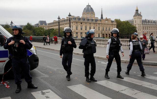 Κοροναϊός : Δεύτερη νύχτα συγκρούσεων σε προάστιο του Παρισιού εν μέσω καραντίνας