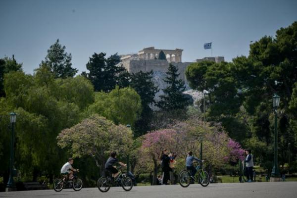 Δημοσκόπηση : Ποιους θεσμούς εμπιστεύονται περισσότερο οι Ελληνες εν μέσω κρίσης