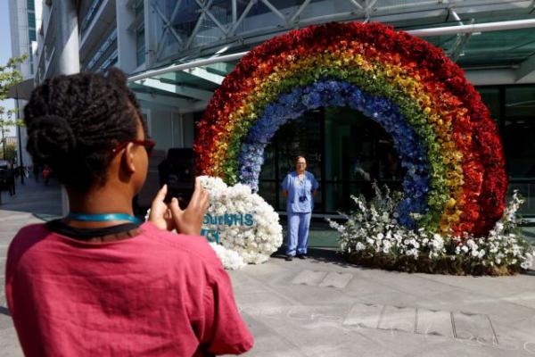 «Αγαπητό Εθνικό Σύστημα Υγείας: 100 γνωστές προσωπικότητες λένε το δικό τους ευχαριστώ