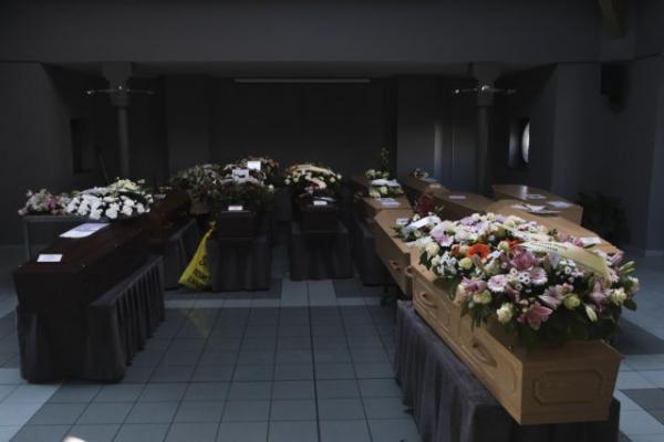 Economist : Άγνωστος ο αριθμός των νεκρών – Μετράμε μόνο όσους πεθαίνουν σε νοσοκομεία