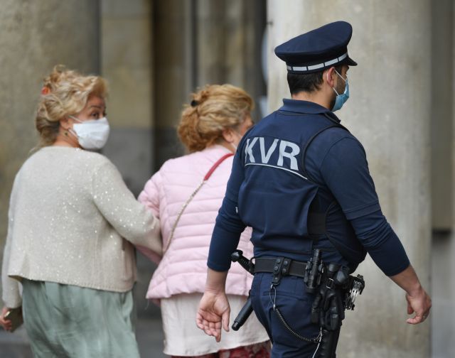 Κοροναϊός : Αντιφατικά τα στοιχεία εξέλιξης τη νόσου στη Γερμανία – Καλούνται οι πολίτες να παραμείνουν σε επιφυλακή