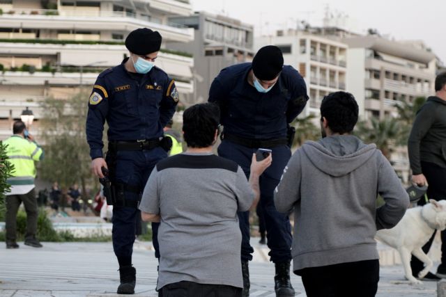 Κοροναϊός : Συναγερμός για τον κόσμο που… πλημμύρισε τους δρόμους – Σχεδόν 700 παραβάσεις σε λίγες ώρες