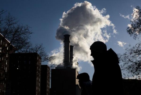 Κοροναϊός : Πώς συνδέεται με την ατμοσφαιρική ρύπανση – Τι λέει νέα έρευνα