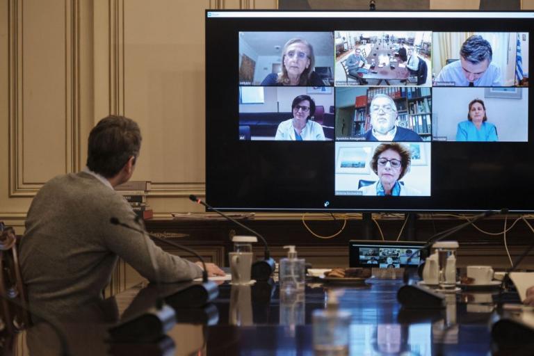 Τηλεδιάσκεψη Μητσοτάκη με εντατικολόγους: Να αφήσουμε πίσω μας μια ουσιαστική παρακαταθήκη