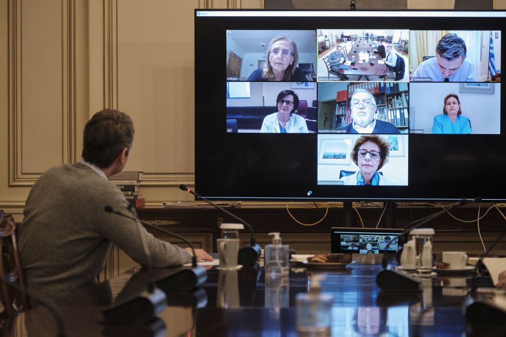 Τηλεδιάσκεψη Μητσοτάκη με εντατικολόγους: Να αφήσουμε πίσω μας μια ουσιαστική παρακαταθήκη