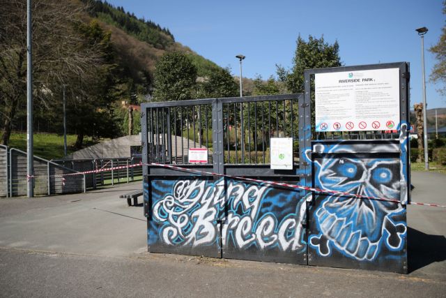 Κοροναϊός : Πλησιάζουν τις 13.000 οι νεκροί στη Βρετανία – 801 θάνατοι σε μια μέρα