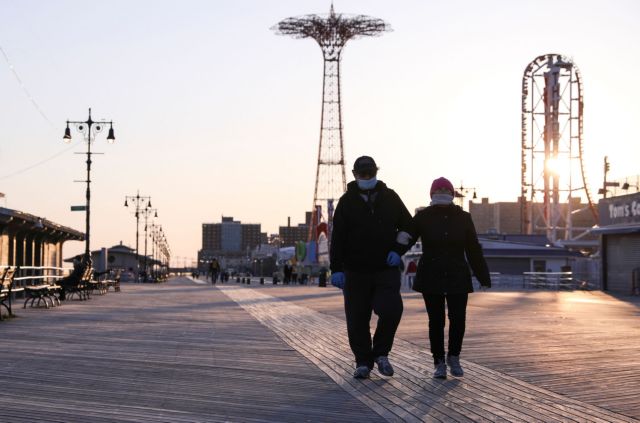 Κοροναϊός: ΗΠΑ και Βρετανία το νέο πεδίο μάχης του ιού